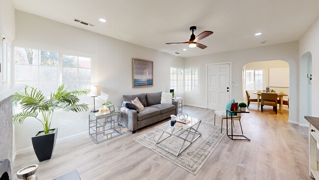 2400 Forrest St, Sacramento, CA 95815 - photo 3