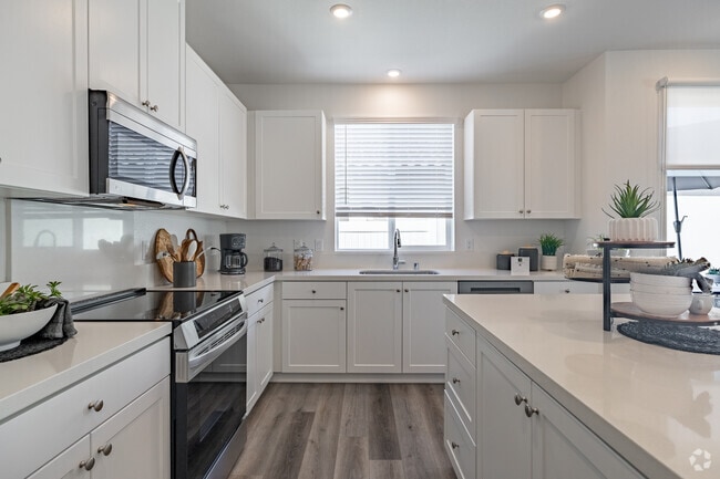 4BR, 3BA - 1,500SF - Kitchen