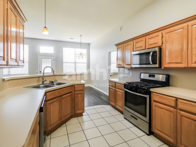 3217 Bishop Rock Place, Yukon, OK 73099 - photo 4