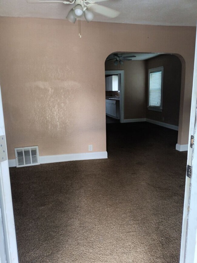 3312 Monroe Ave, Kansas City, MO 64128