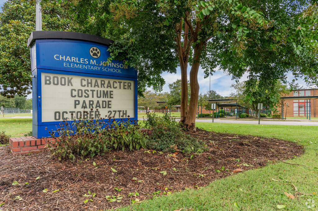 Johnson Elementary School in Dumbarton has a great student to teacher ratio at 15-1.