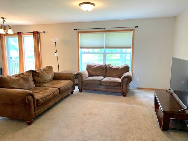 3623 Starview Dr, Cedar Falls, IA 50613 - photo 4