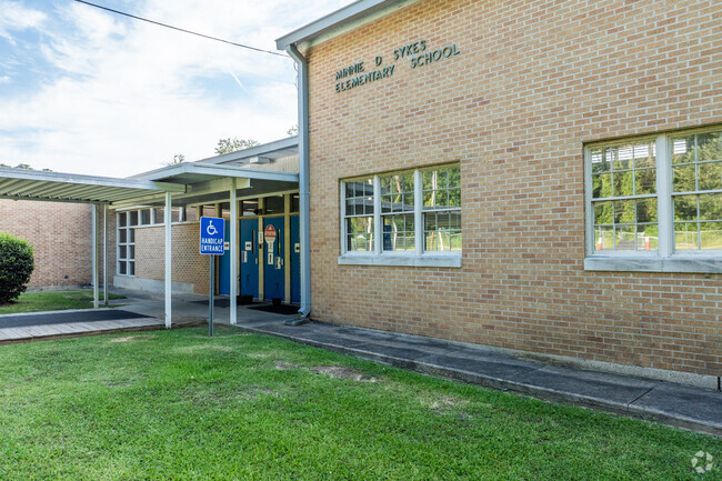 The curriculum at Sykes Elementary School includes core subjects and enrichment activities.