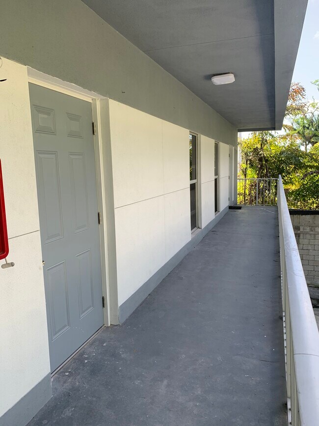 3225 N Andrews Ave unit 4, Fort Lauderdale, FL 33309 - photo 3