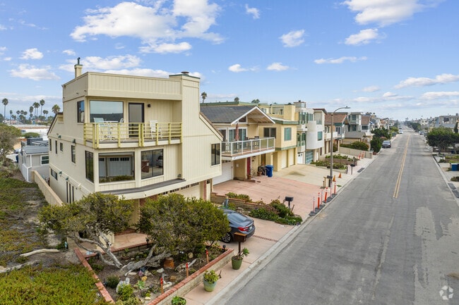 Every home within the Hollywood Beach area has its unique style.