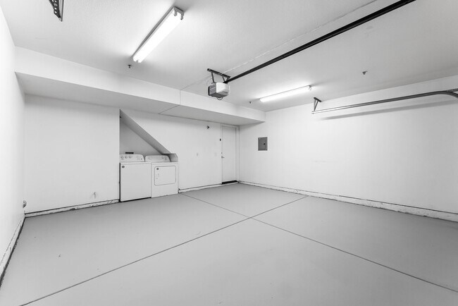 Corona Pointe Townhomes, Riverside, CA 92505 - photo 6