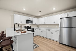 14209 Lakeside Blvd N, Shelby Township, MI 48315