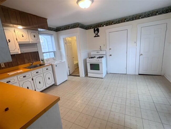 543 Broadway unit 543A, Somerville, MA 02145 - photo 2