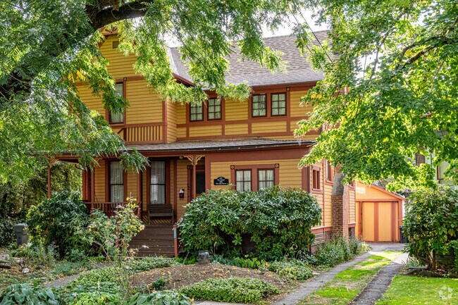 The homes in Albany are both historical and beautiful.