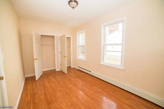 889 S 14th St unit 889 S 14th St Newark, Newark, NJ 07108 - photo 4