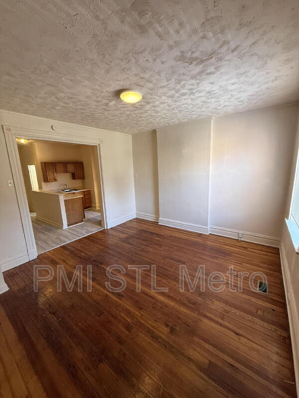 3150 Oregon Ave unit 3150, St. Louis, MO 63118 - photo 2