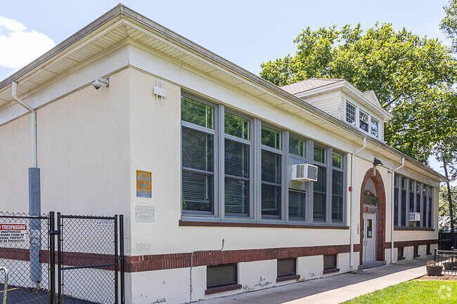 The overall Niche Grade for the Hurden Looker School is a C.