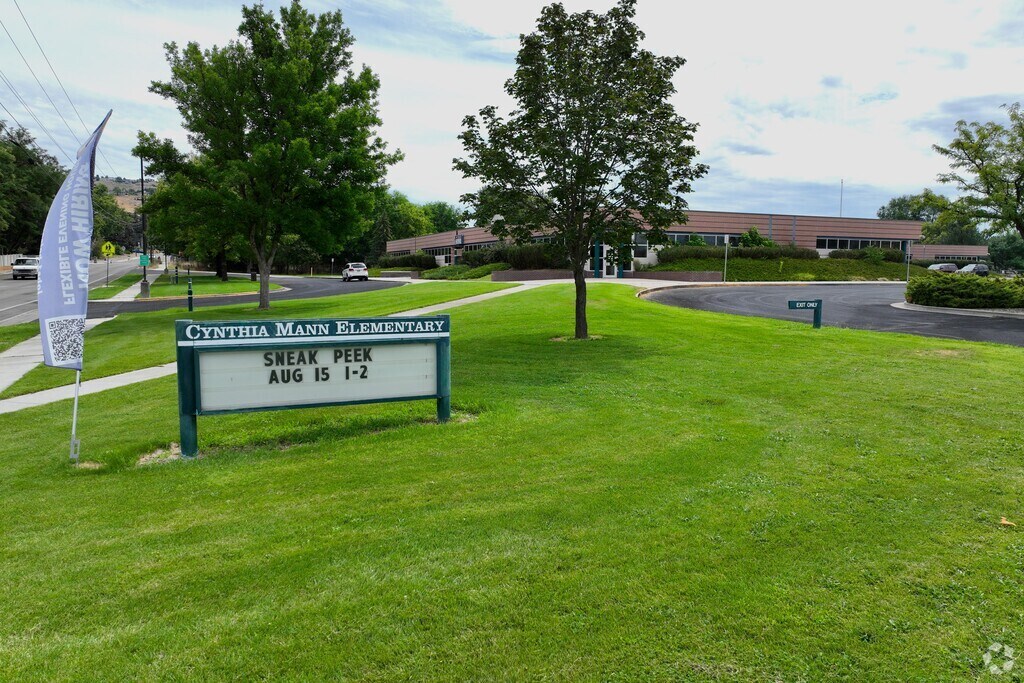 The entrance sign at Cynthia Mann Elementary School keeps students and parents updated.