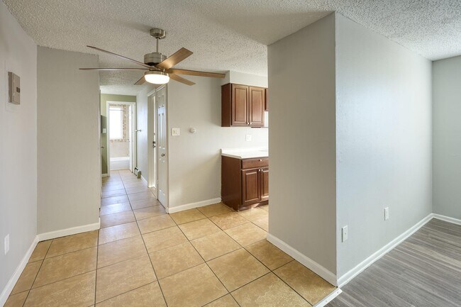 Abrigo Apartments, Aurora, CO 80011 - photo 3