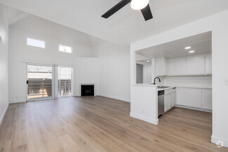 1156 Hacienda Place, West Hollywood, CA 90069