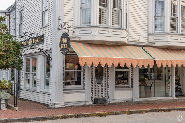 Pasta Beach serves pizza and delightful Italian meals in the Old Beach neighborhood.