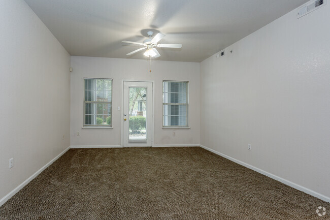 1BR, 1BA - 770 SF