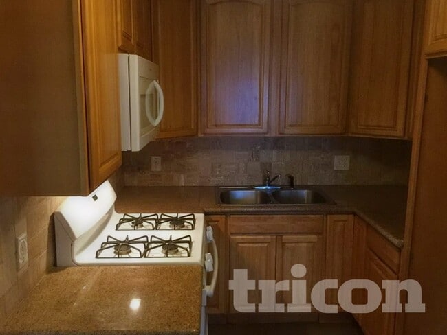 5227 Gordon Dr, Sacramento, CA 95824 - photo 2