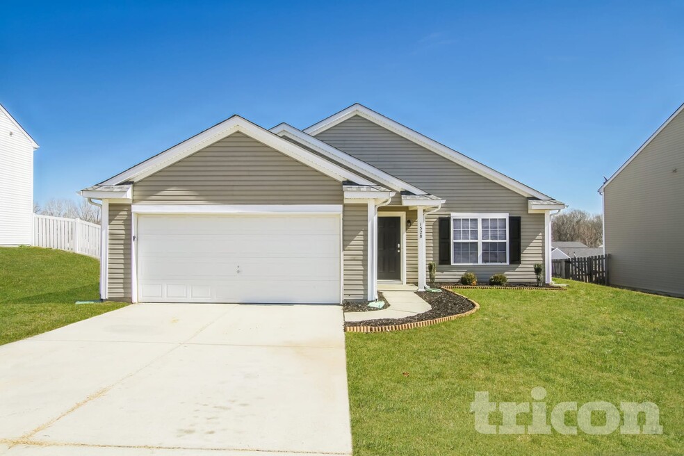 1528 April Knoll Ct, Concord, NC 28027 - photo 1