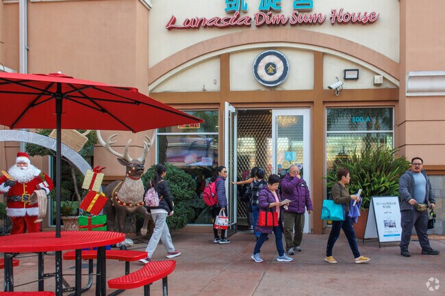 Lunasia Dim Sum House is a popular family restaurant in Alhambra.