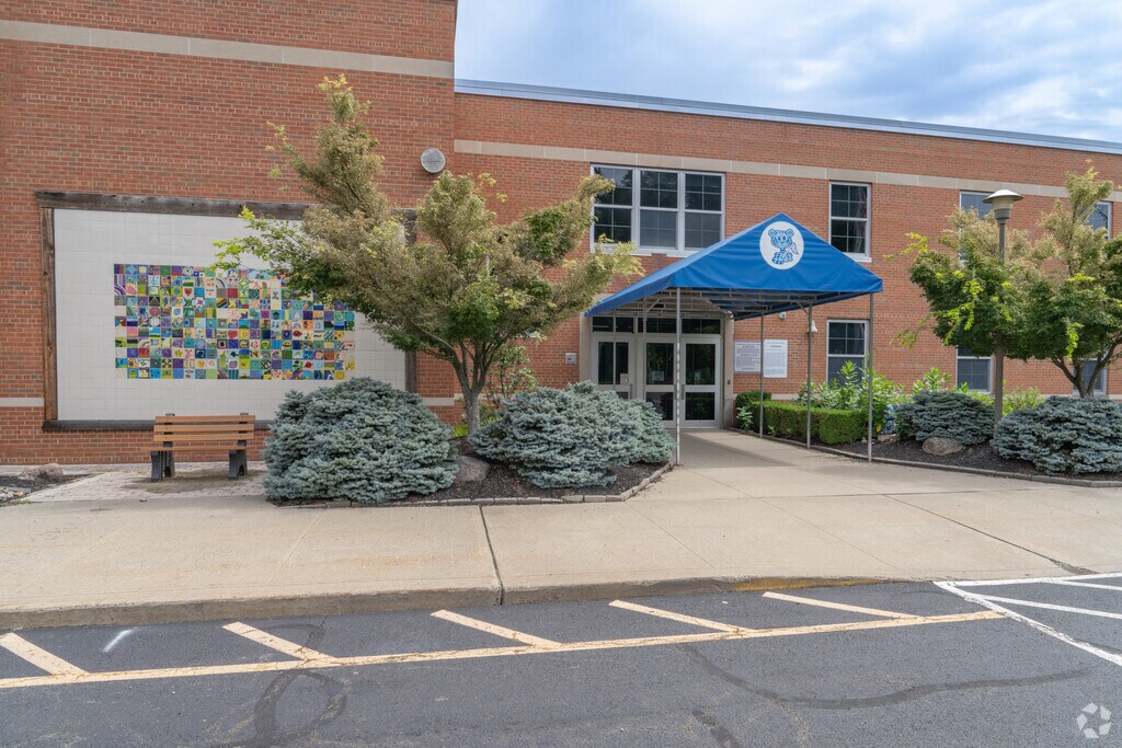 Welcome to Cherry Lane Elementary School in Rampo, NY.