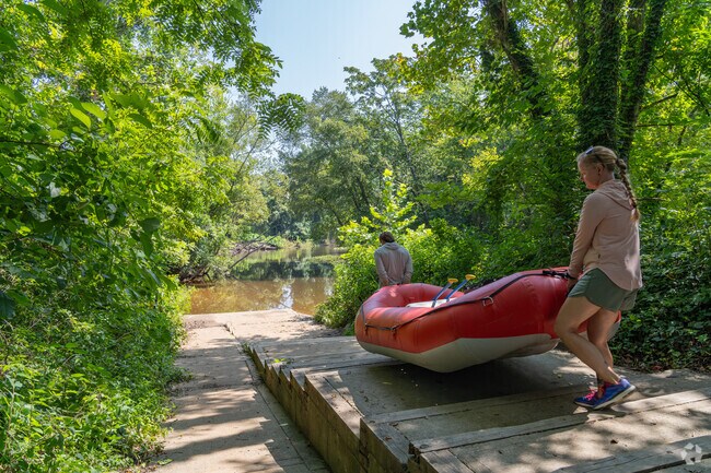 Forest Hills Park has a boat launch great for rafting down the James river.