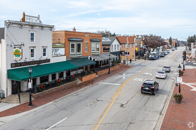 Local businesses and restaurants are the core of the downtown district of Tinley Park.