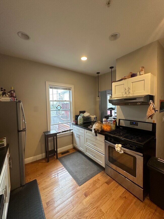 171 Walnut St unit 2, Somerville, MA 02145 - photo 4