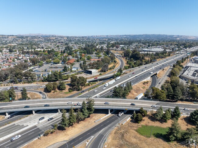 Interstate 880 provides a convenient route from Floresta Gardens-Bradrick to San Francisco.