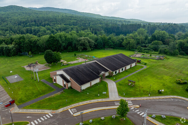 Saxon Hill School is a cooperative preschool in Jericho, VT.
