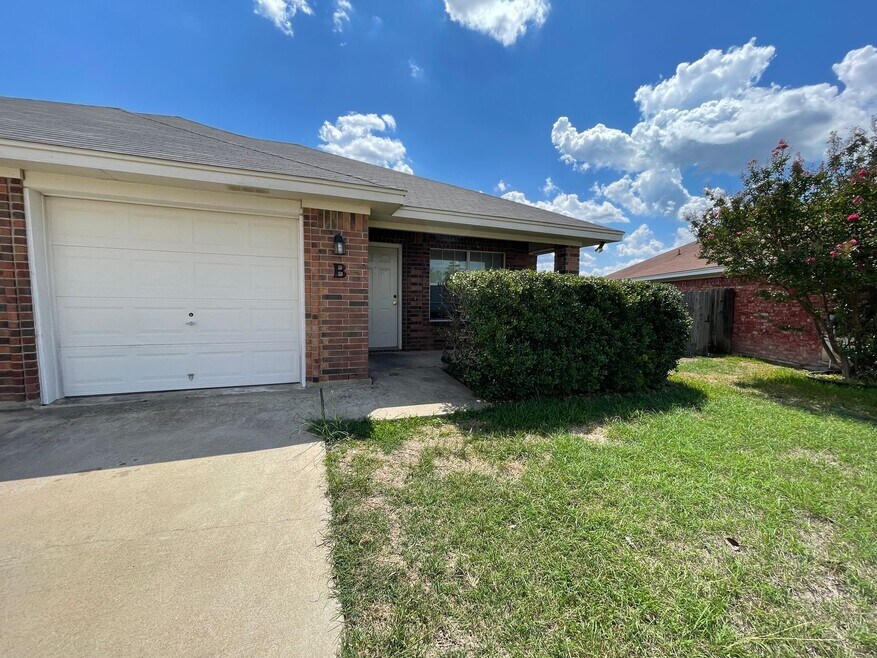 1906 Charleston Ct unit B, Killeen, TX 76542 - photo 1
