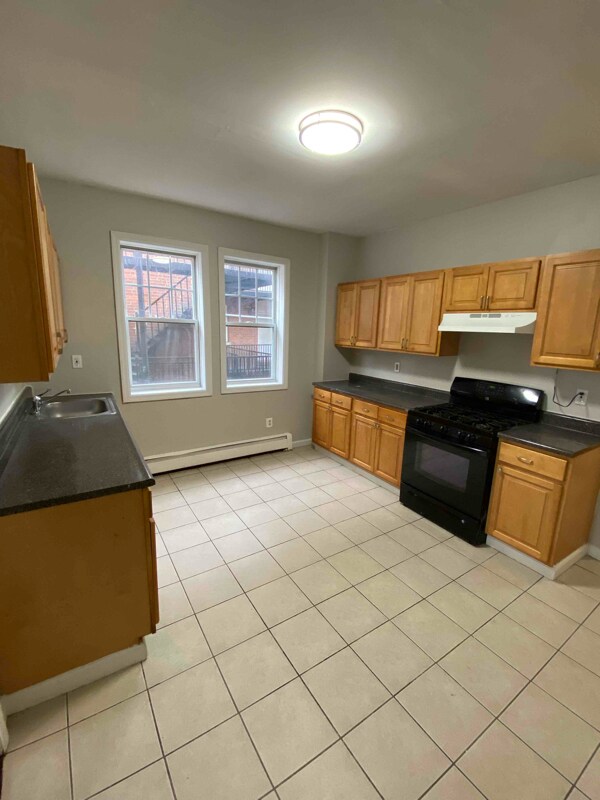270 Sigourney St Unit 3S, Hartford, CT 06105