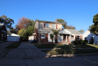 19315 Roscommon St, Harper Woods, MI 48225