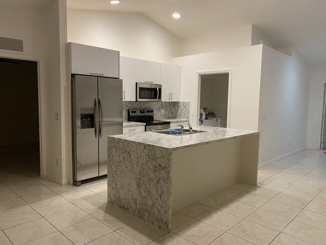 2813 3rd St SW, Lehigh Acres, FL 33976 - photo 2