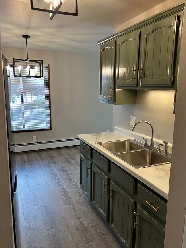 2125 Camelot Court, Appleton, WI 54915 - photo 2