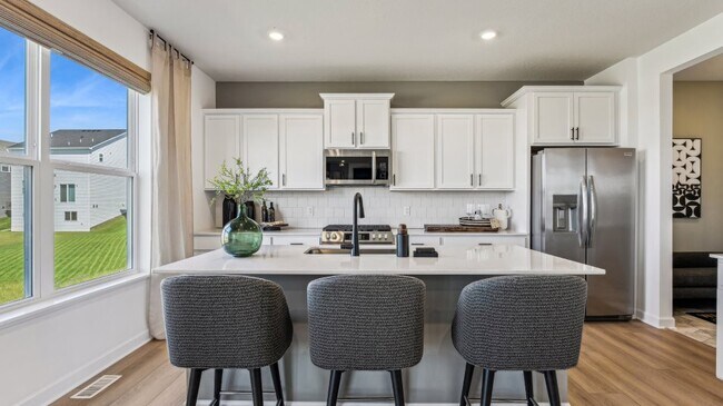 7169 183rd St W, Lakeville, MN 55044 - photo 4