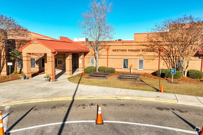 Parents of Westview Primary School students can easily drop off or pick up students.