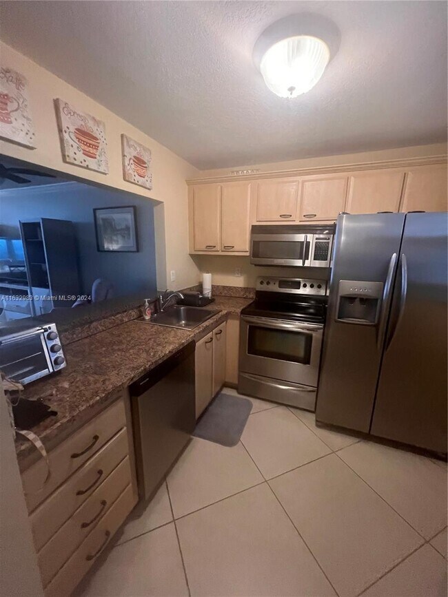 Delphi Towers unit 903, Pompano Beach, FL 33062 - photo 4