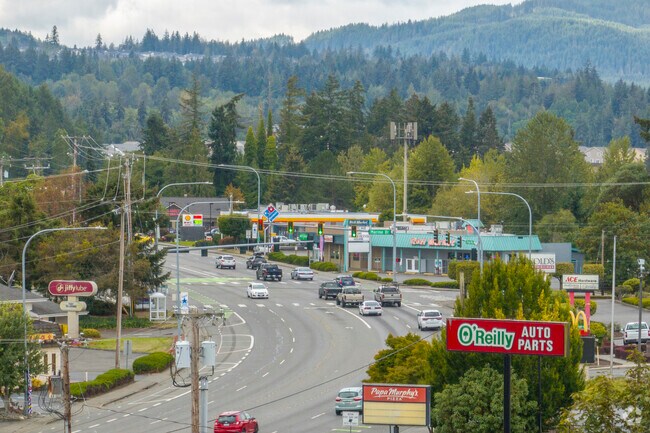 Kitsap Way offers many fast good options in the Bremerton area.