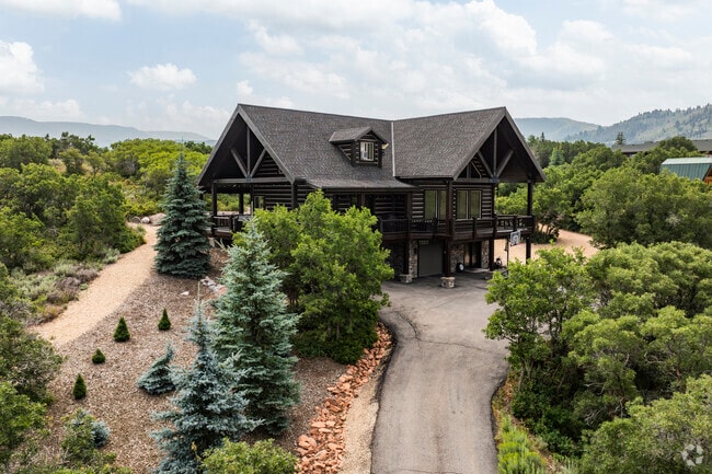 A newer traditional cabin located in Timber Lakes enjoy exceptional views.