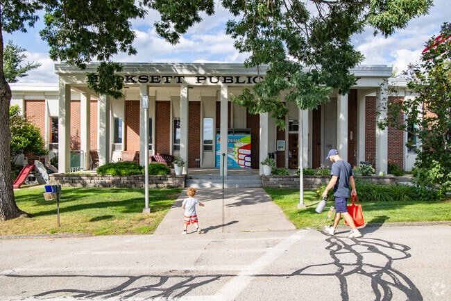 The Hooksett Public Library in the town of Hooksett has a wide range of books available.