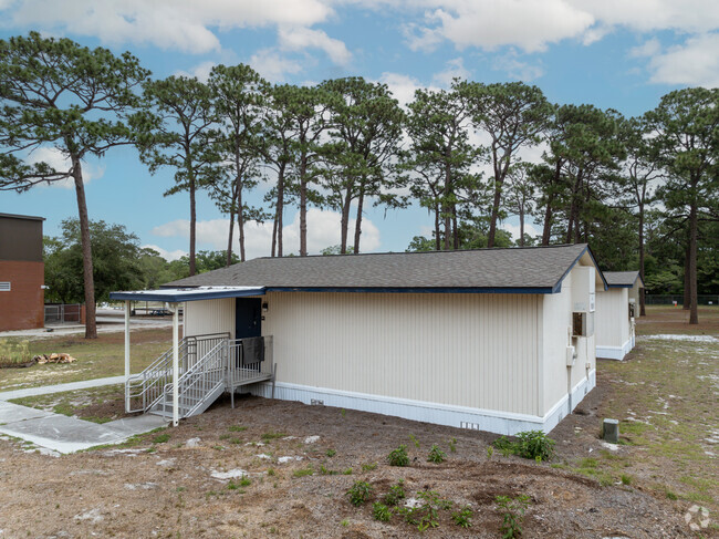 There's a couple mobile classrooms at Sunset Park Elementary School.