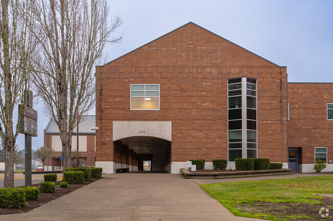 Duniway Middle School entrance in McMinnville, OR.