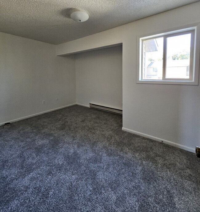 2 bed/1.5 bath with garage