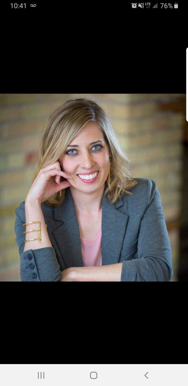 Agent Photo