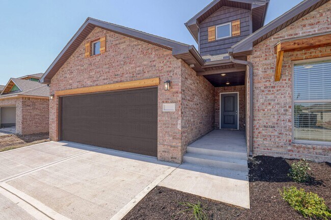 8515 Pickering St, Lenexa, KS 66227 - photo 5