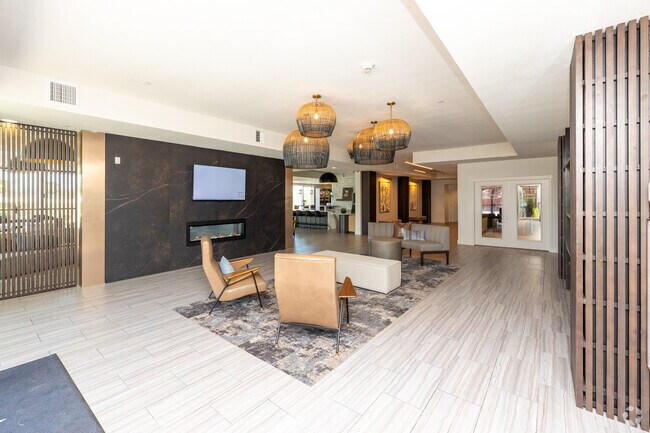 Elevation at Country Line Station, Englewood, CO 80112 - photo 2