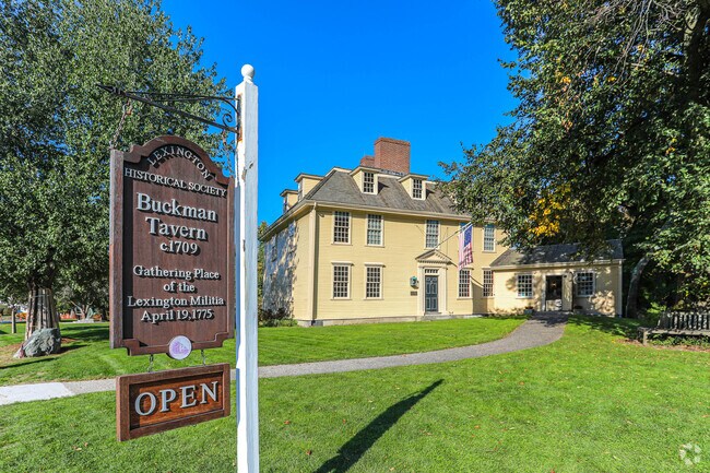 Buckman Tavern was the gathering place of the Lexington Militia in 1775 near Countryside.