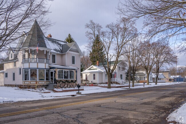 A victorian home along Main St in Leslie.