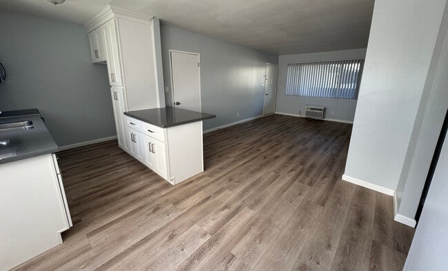 Haskell Apartments, Van Nuys, CA 91406 - photo 4